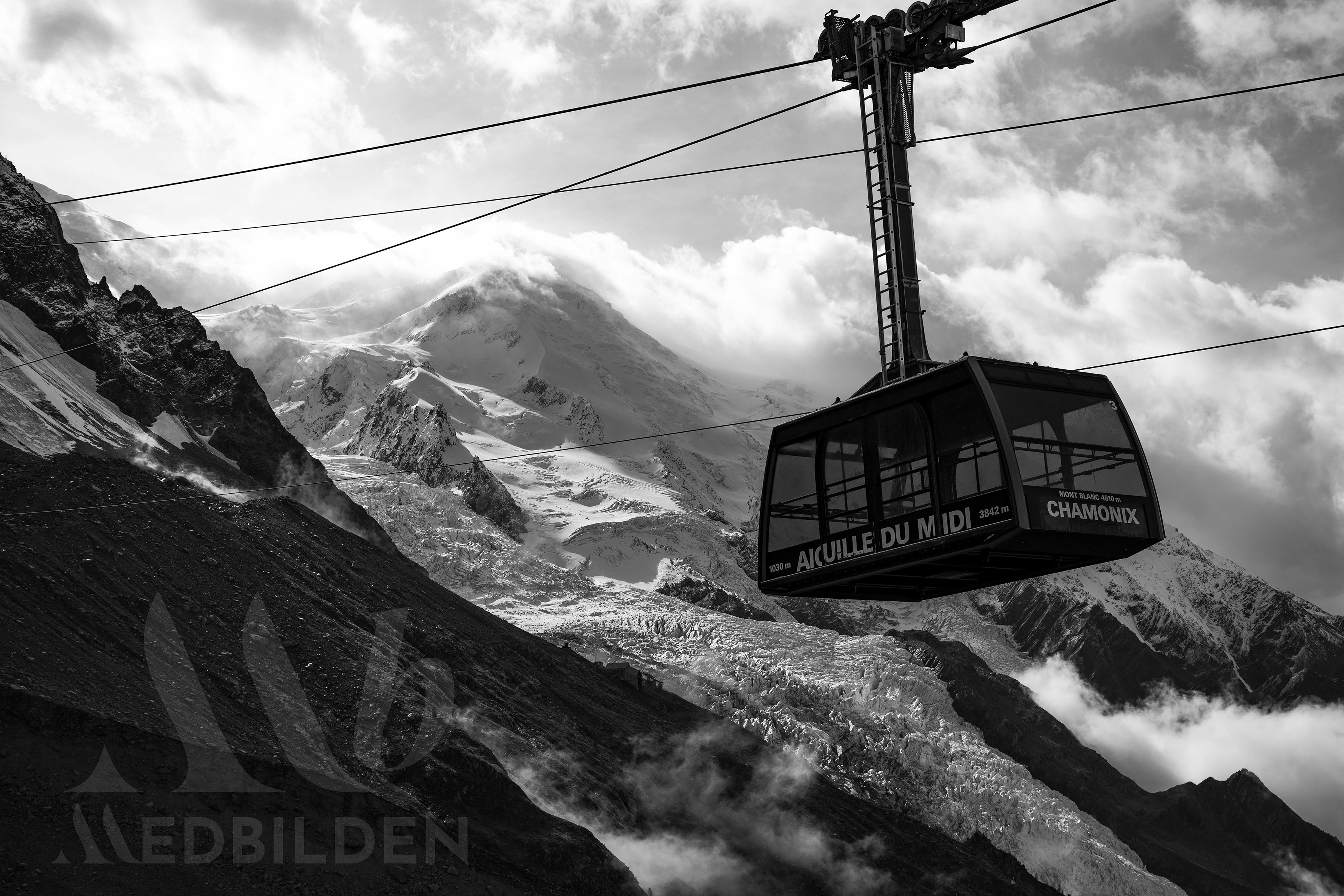 The Aiguille du Midi cable car crossing the valley