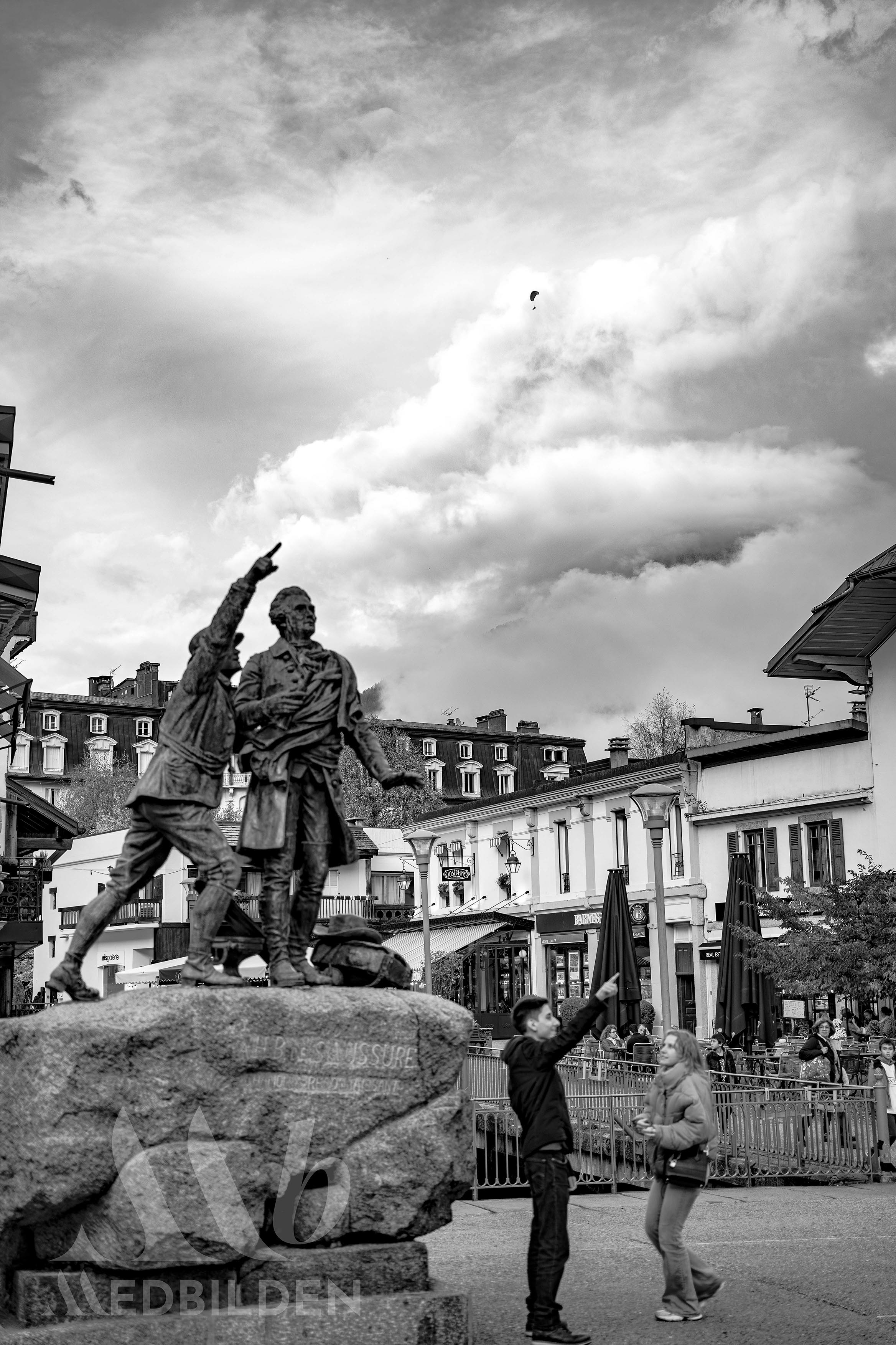 Bronze statue of Jacques Balmat pointing toward Mont Blanc