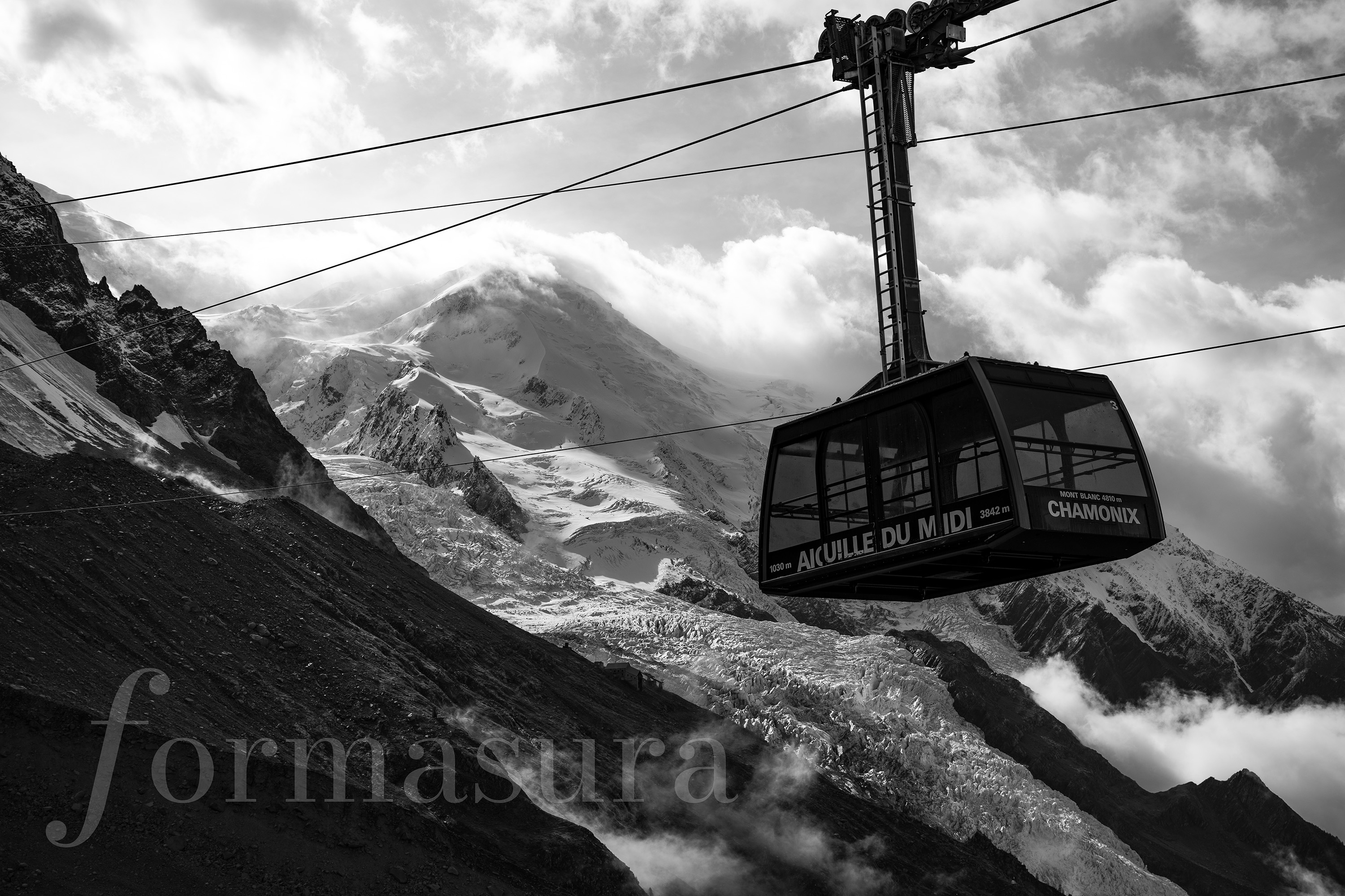 The Aiguille du Midi cable car crossing the valley