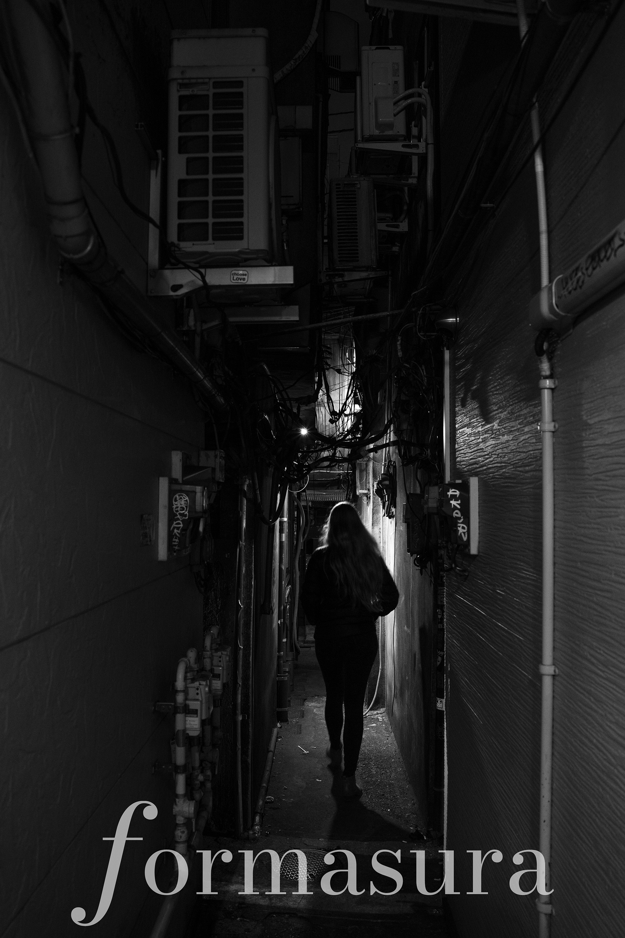 Traversing a Shinjuku Golden Gai alley, Shinjuku